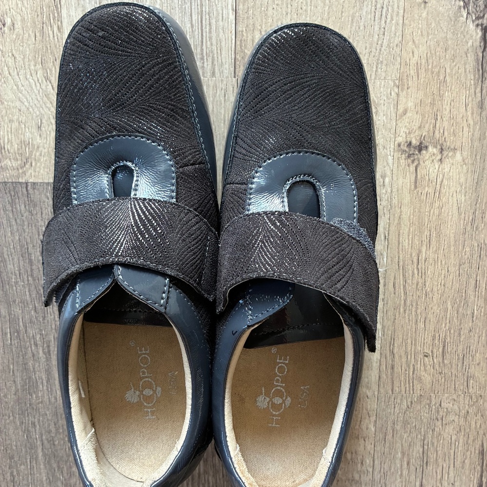 Hoopoe Women’s Velcro Dress Shoe